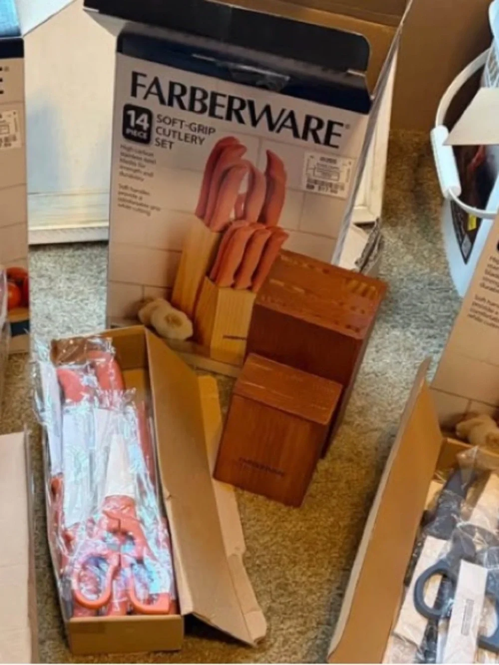 Farberware 14-Piece Cutlery Set - CORAL